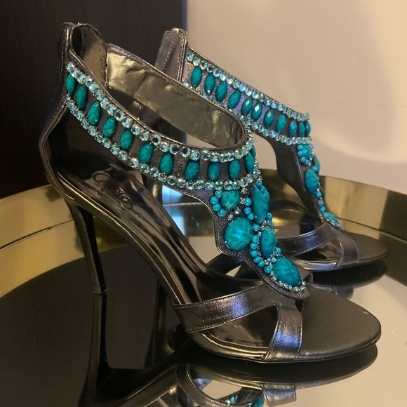 Gorgeous Aqua Gemstone Heels - Picture 5 of 8